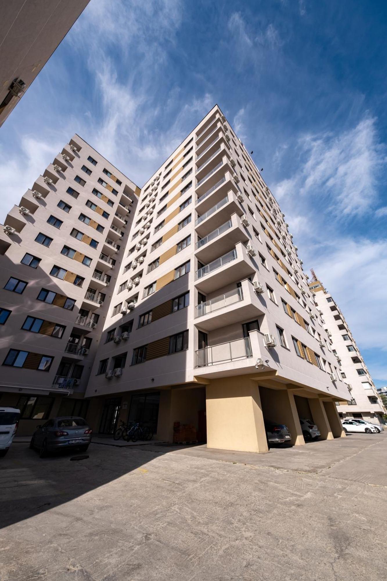 The Golden Studio - With Free Gym Бухарест Экстерьер фото